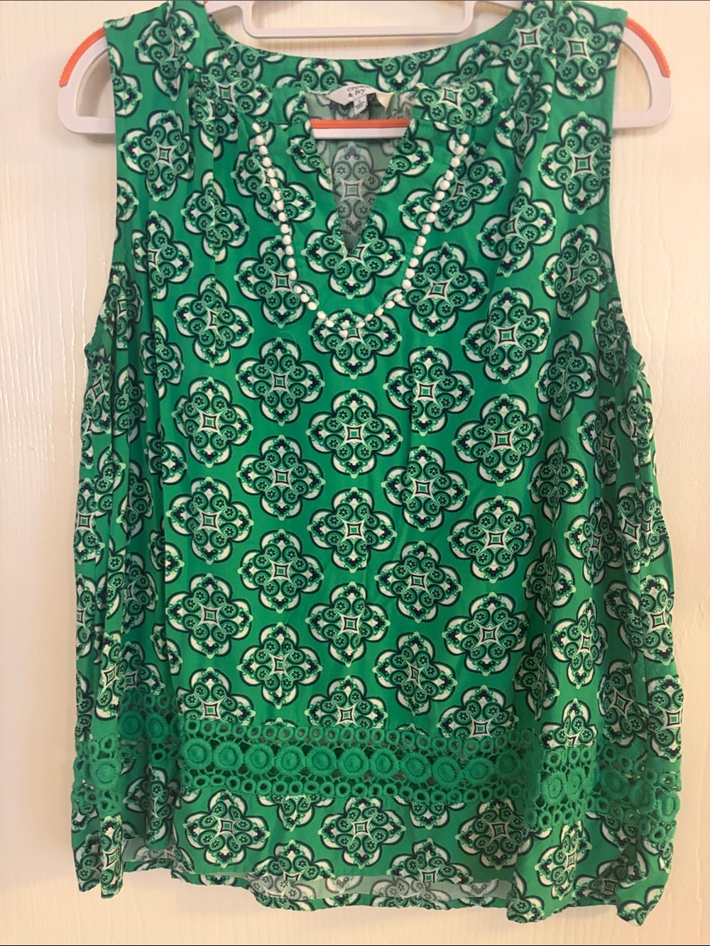 Crown and Ivy kelly green print tank. Sz L